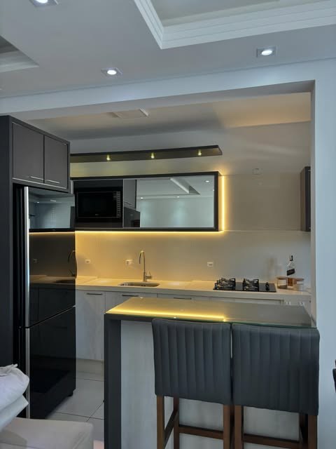 Cozinha com fita de LED